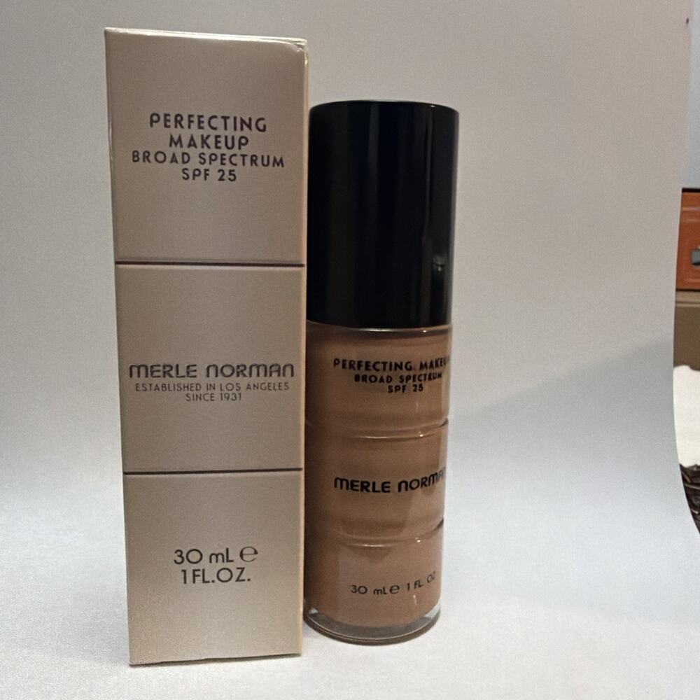 Merle Norman Perfecting Makeup Foundation Delicate Beige SPF 25 SPF NIB Fresh